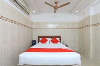 OYO Gmt Centre Near Albert Theatres