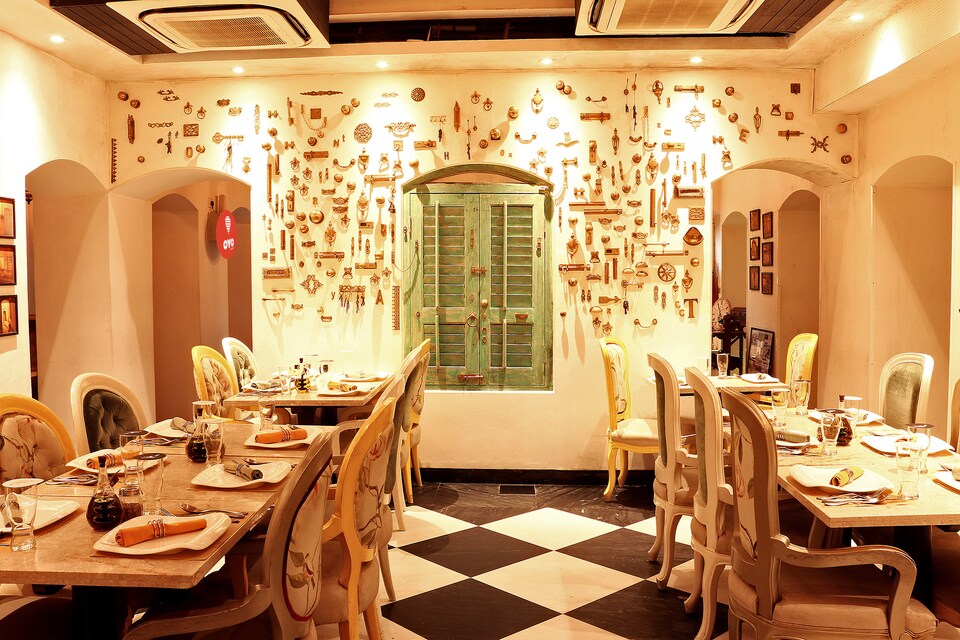 OYO Premium 065 Sarat Bose Road, Ballygunge Kolkata, Kolkata