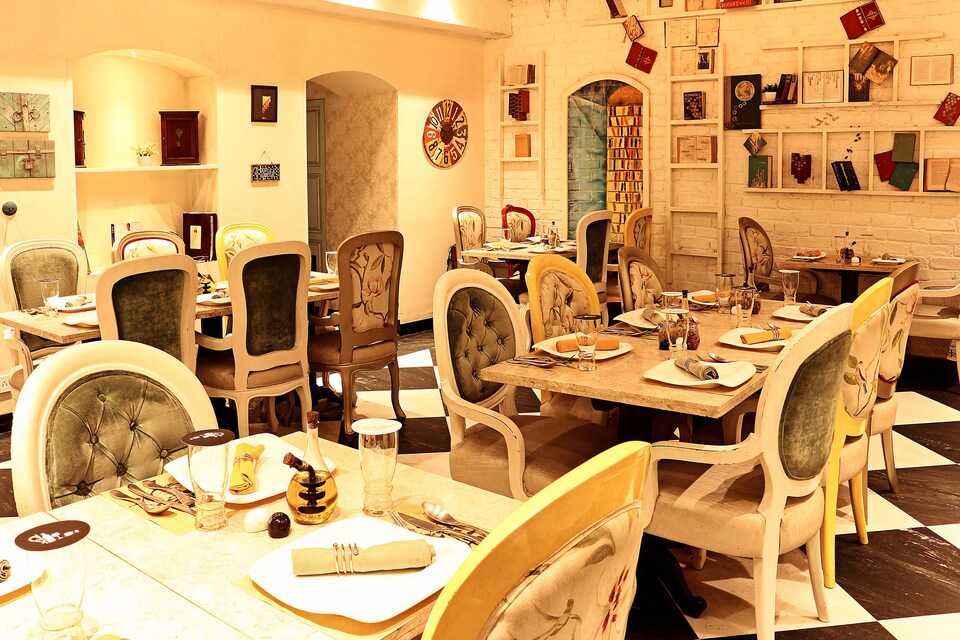 OYO Premium 065 Sarat Bose Road, Ballygunge Kolkata, Kolkata