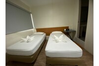 OYO 878 Dg Budget Hotel Naia