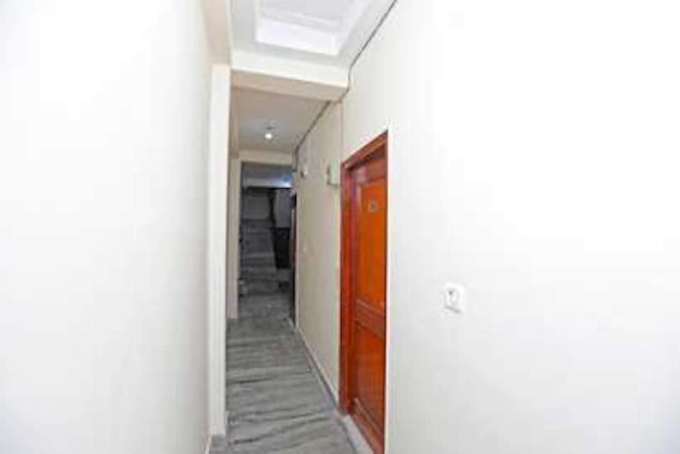 OYO HOTEL AEROCITY K, Airport Delhi, Delhi Transit