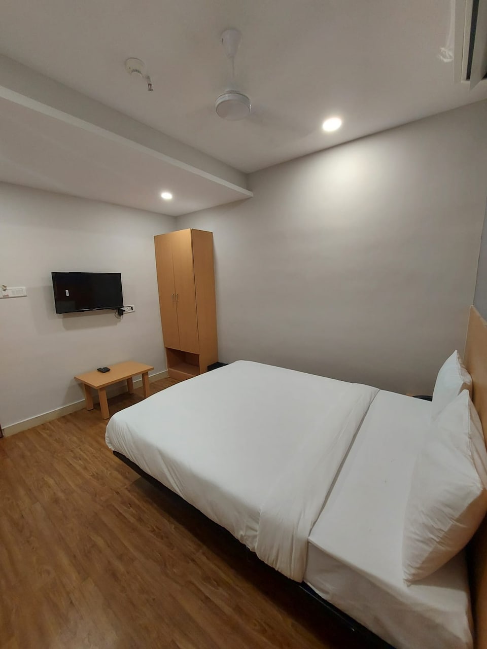  live on SRT552, Airport Surat, Surat