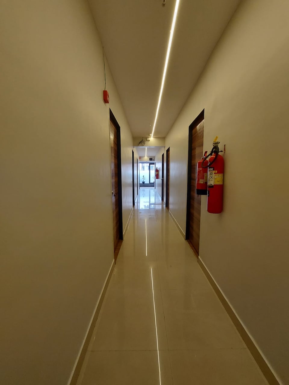  live on SRT552, Airport Surat, Surat