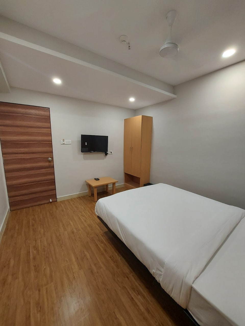  live on SRT552, Airport Surat, Surat