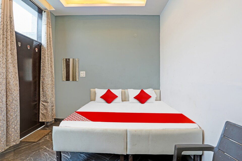 OYO Tiwari Residency Near GNIDA Office Metro Station, Greater Noida, Noida