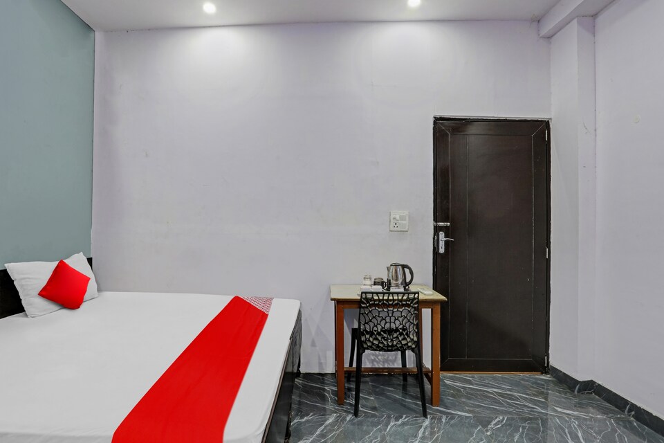OYO Tiwari Residency Near GNIDA Office Metro Station, Greater Noida, Noida