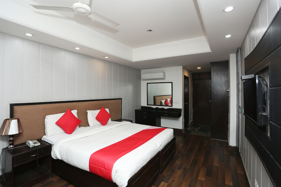 Super Hotel O The Avenue Residency, Old Gurgaon, Gurgaon