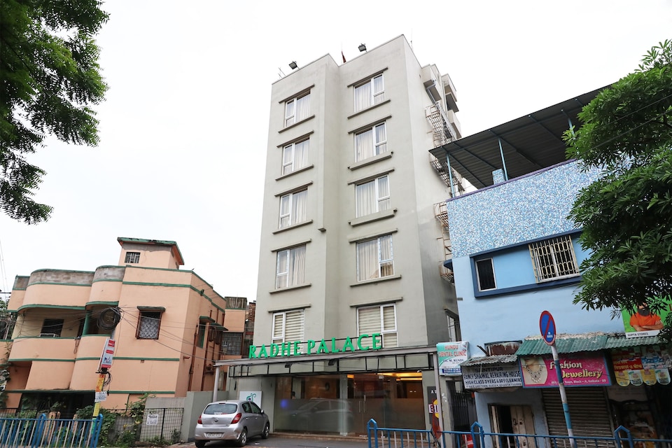 Capital O 11453 Radhe Palace, VIP Road Kolkata, Kolkata