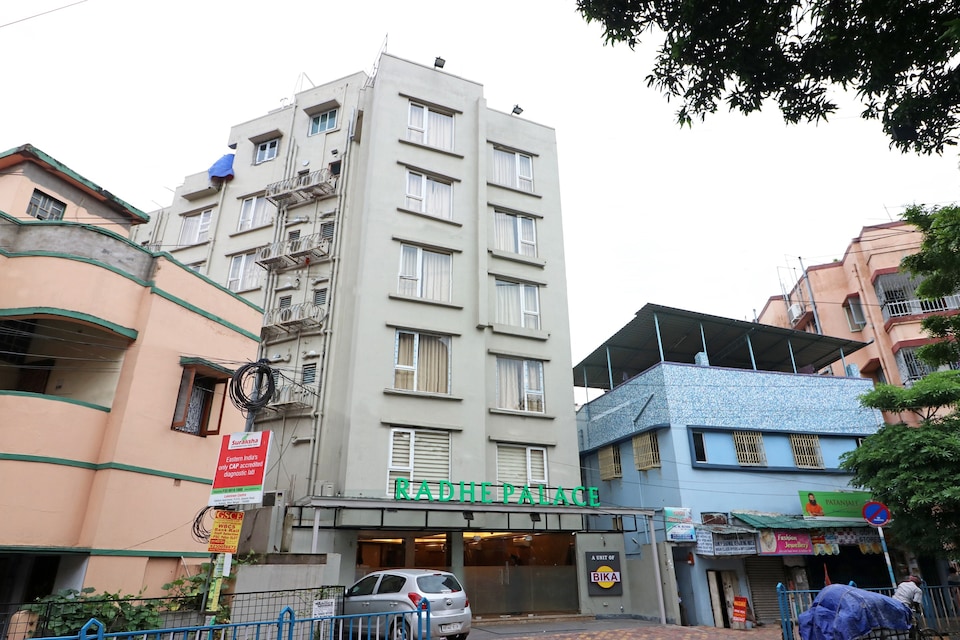 Capital O 11453 Radhe Palace, VIP Road Kolkata, Kolkata