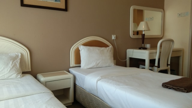 OYO Home 90533 Nomadic Town Condo