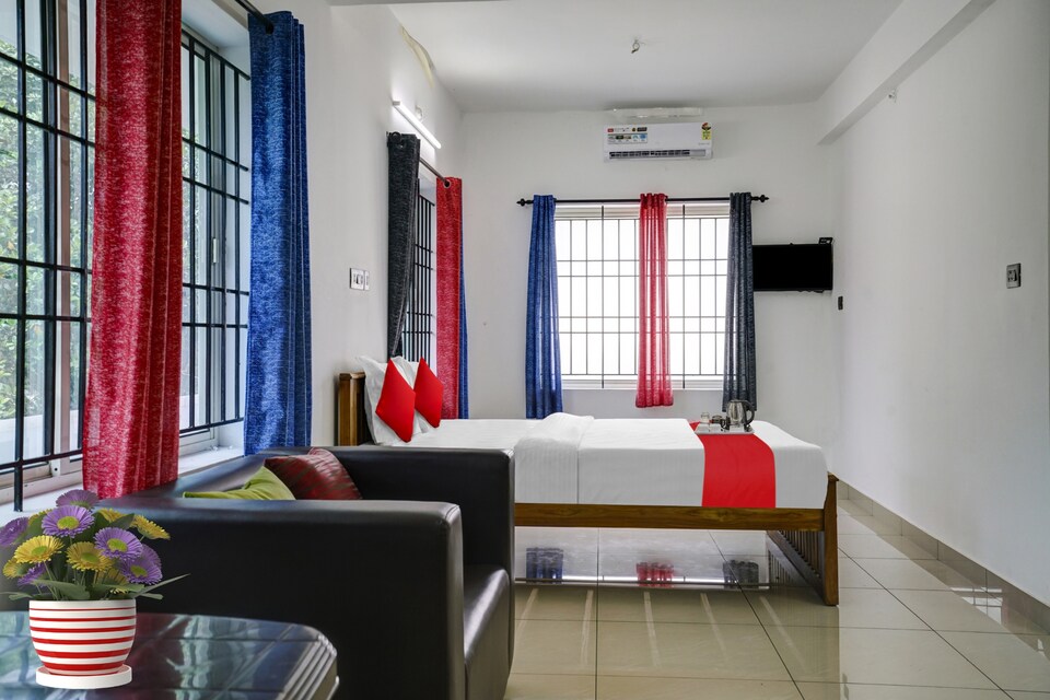 OYO Krishnakripa Lodge Ac & Non Ac, Tripunithura, Kochi