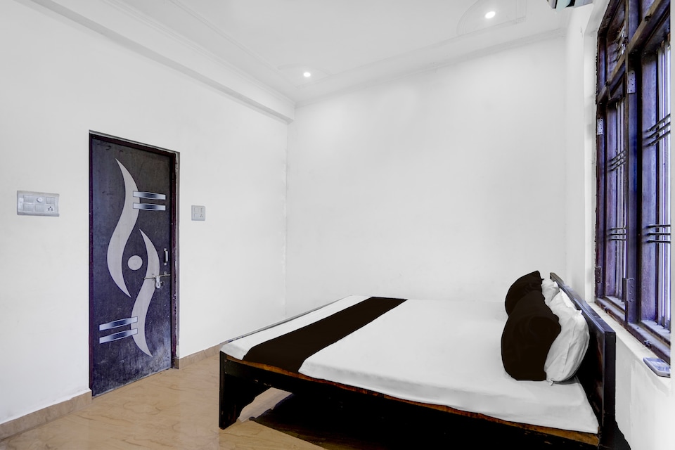 SPOT ON PRIYANSHU RESIDENCY & PARI INN GUEST HOUSE & STAY HOME, Sigra, Varanasi