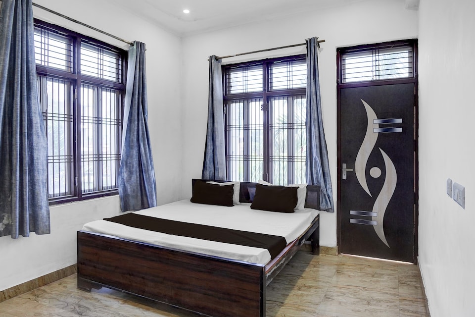 SPOT ON PRIYANSHU RESIDENCY & PARI INN GUEST HOUSE & STAY HOME, Sigra, Varanasi