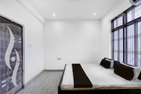 SPOT ON PRIYANSHU RESIDENCY & PARI INN GUEST HOUSE & STAY HOME