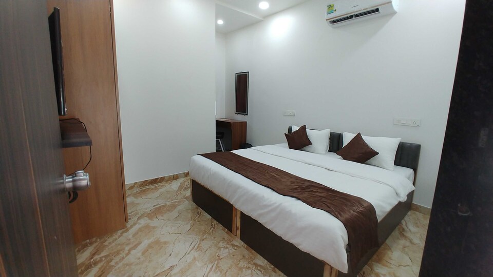 OYO 90309 Browns, Airport Road Nagpur, Nagpur