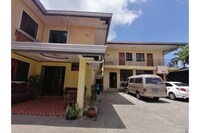 OYO 879  Lauriens Budget Hotel 2