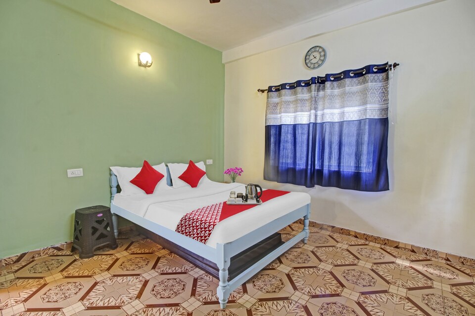 OYO Vagator Inn - Cafe & Bar Near Anjuna Beach, Anjuna Vagator Goa, Goa