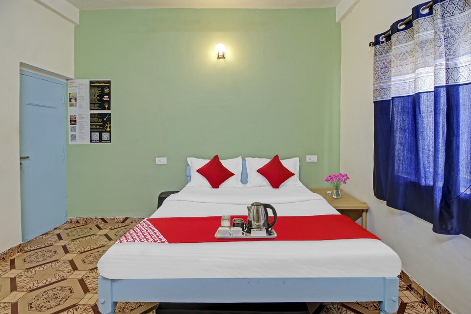 OYO Vagator Inn - Cafe & Bar Near Anjuna Beach, Anjuna Vagator Goa, Goa