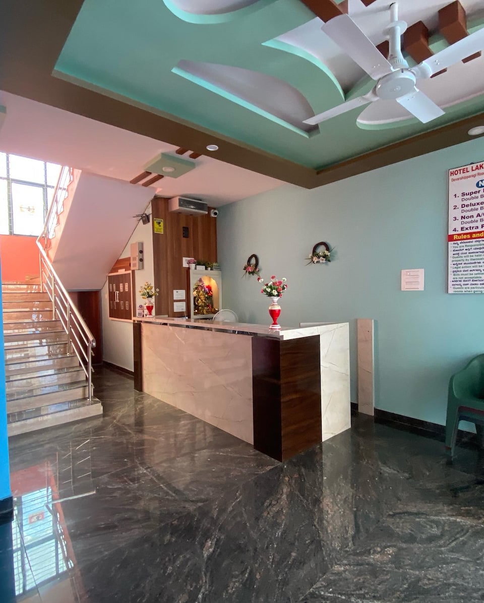 Capital O 90352 Laksh Lodge, Talikoti, Talikoti