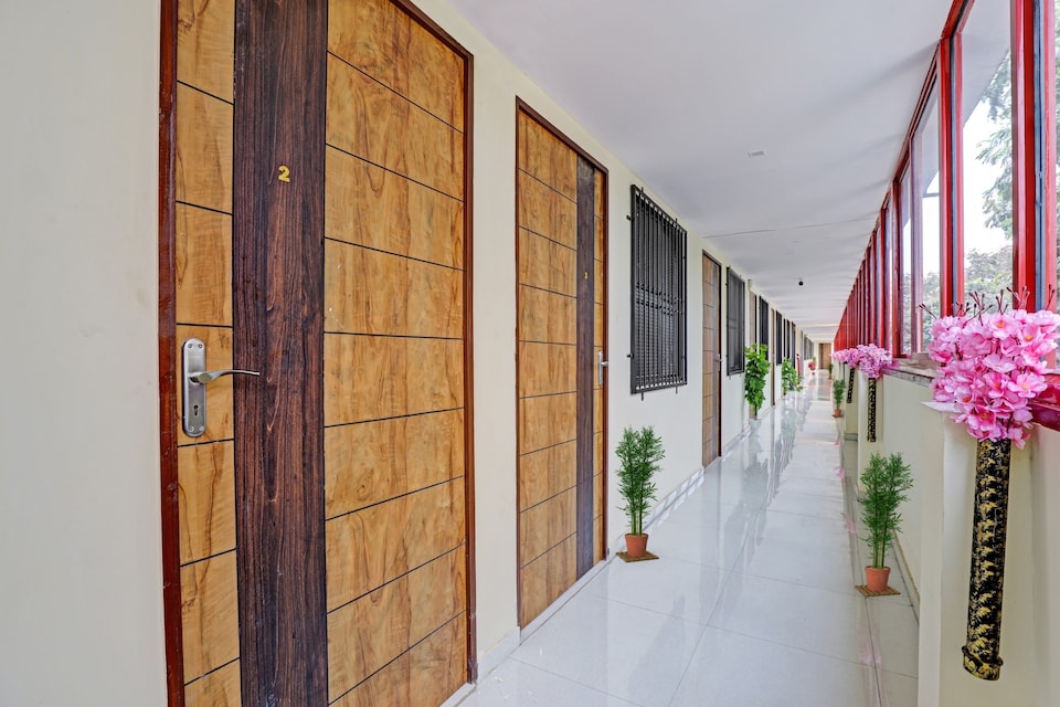 OYO Hotel Intercity, Textile Market Surat, Surat