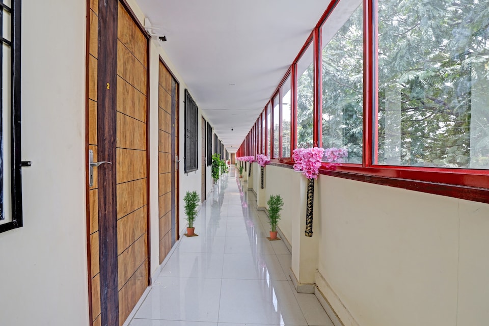 OYO Hotel Intercity, Textile Market Surat, Surat