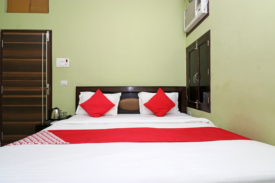 Capital O Hotel Blue Star, Cantt, Varanasi