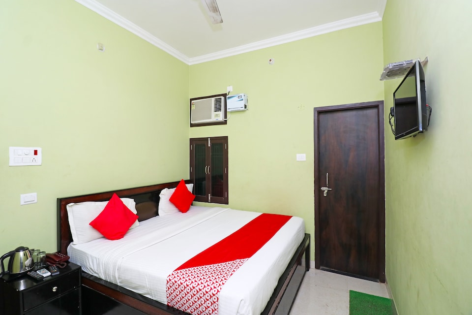 Capital O Hotel Blue Star, Cantt, Varanasi