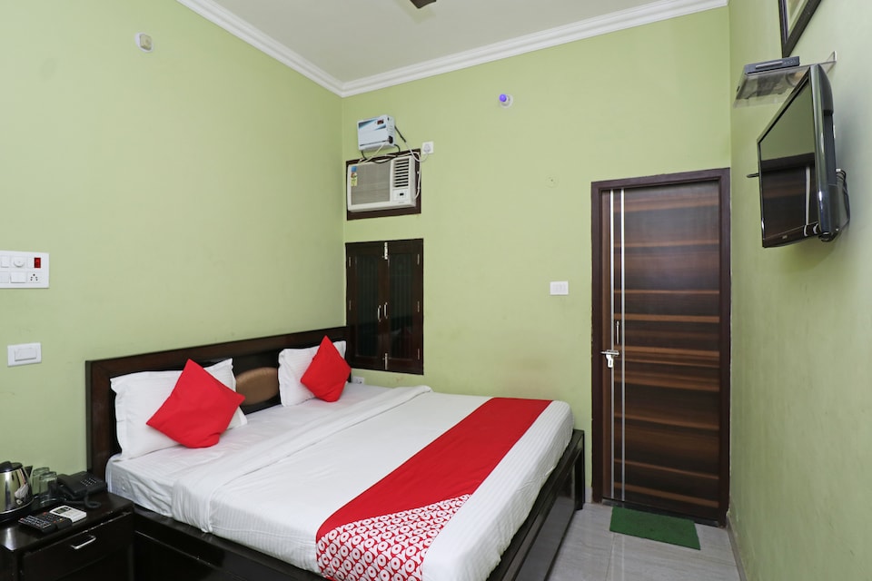 Capital O Hotel Blue Star, Cantt, Varanasi