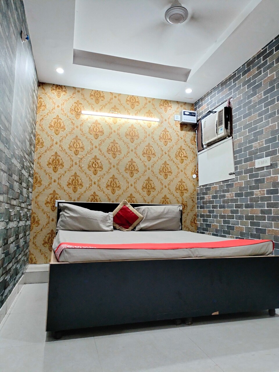 OYO Golden Stay Near Dlf Avenue Saket, Saket Delhi, Delhi