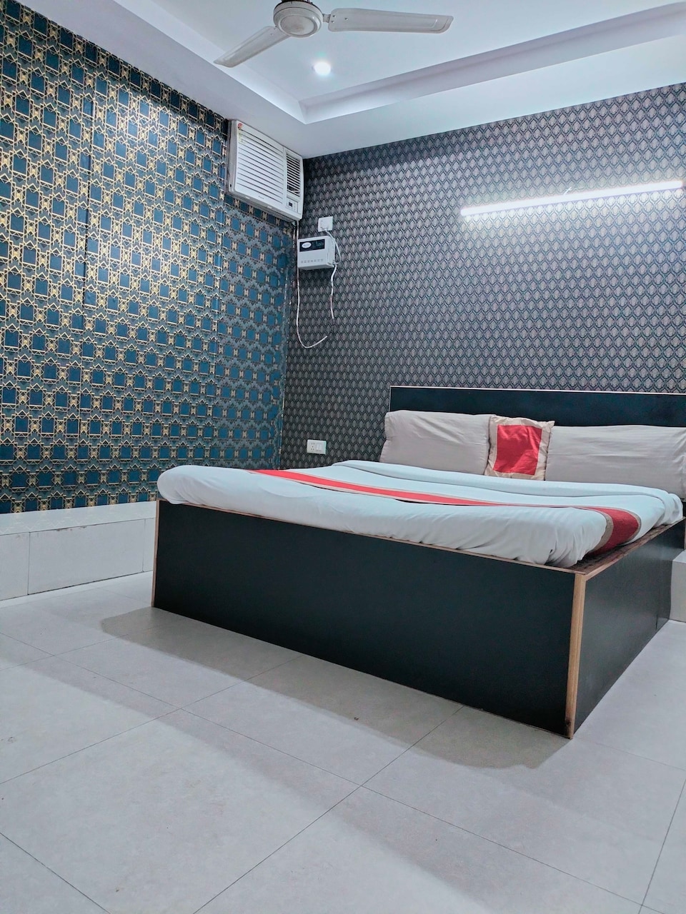 OYO Golden Stay Near Dlf Avenue Saket, Saket Delhi, Delhi