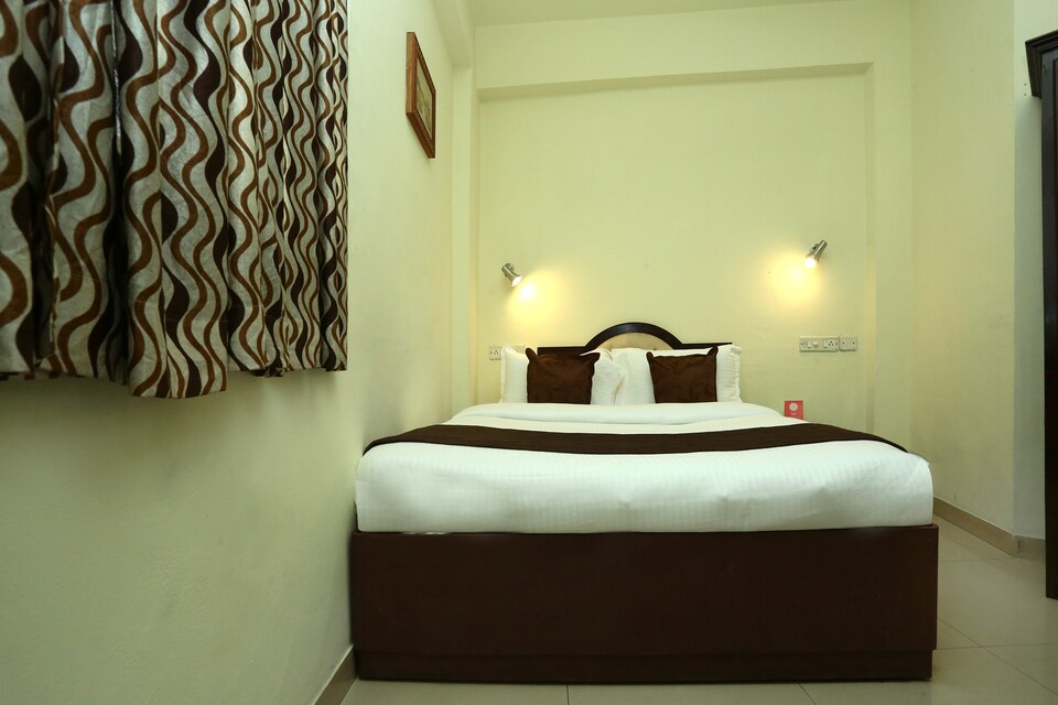 OYO 11492 Gateway Inn, Kakkanad Kochi, Kochi