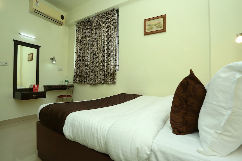 OYO 11492 Gateway Inn, Kakkanad Kochi, Kochi