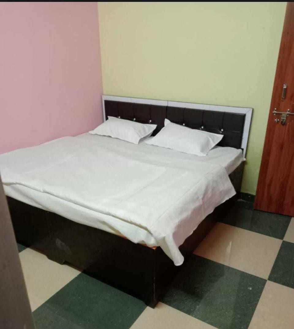 OYO Hotel Paras, Meerut, Meerut