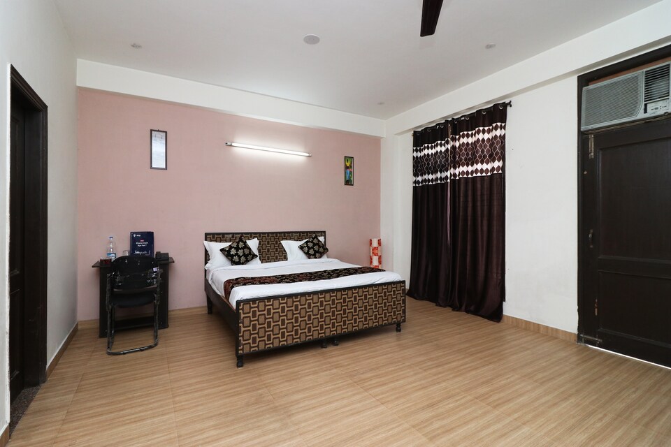 OYO 11495 Mehta Guest House, Noida Expressway SEZ, Noida