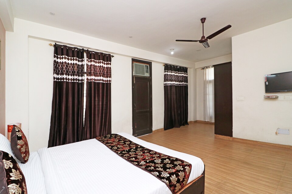 OYO 11495 Mehta Guest House, Noida Expressway SEZ, Noida