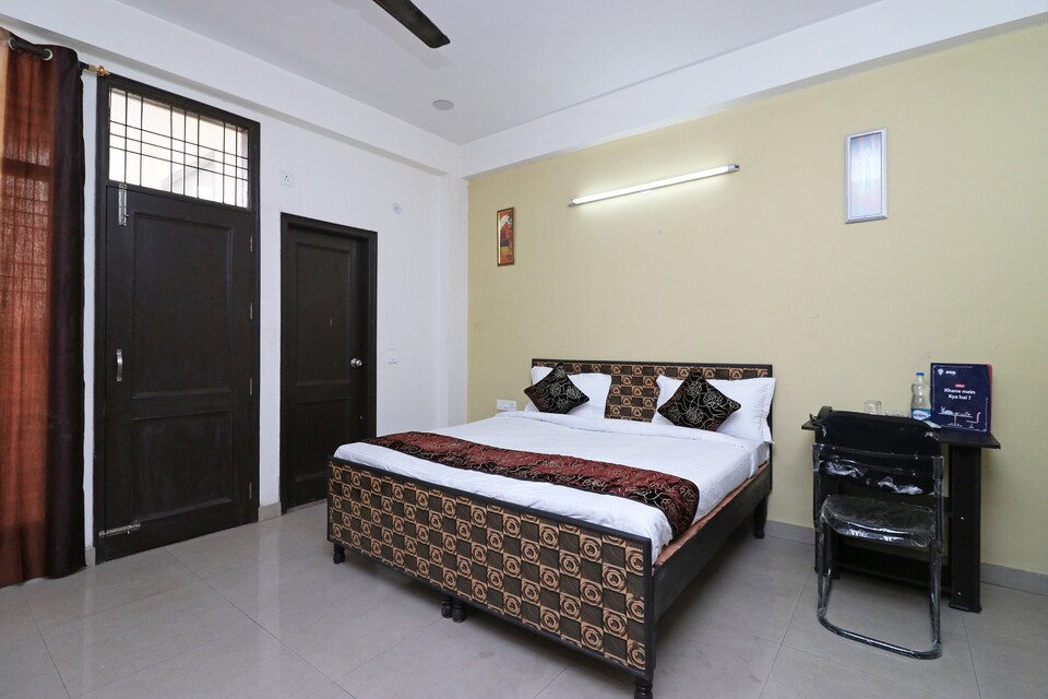 OYO 11495 Mehta Guest House, Noida Expressway SEZ, Noida