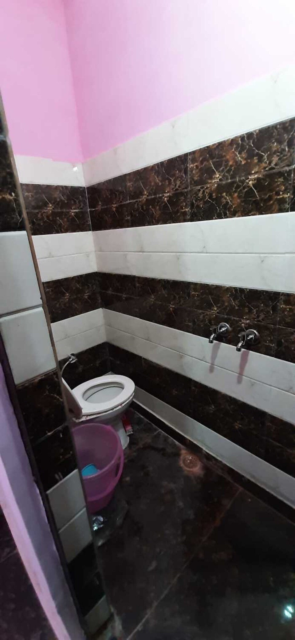 OYO Royal Residency Near V3s Mall, Anand Vihar Delhi, Delhi