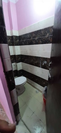 OYO Royal Residency Near V3s Mall