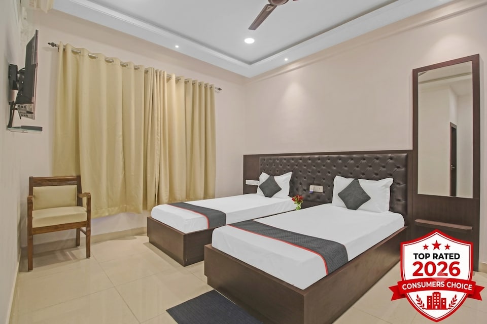 Super Townhouse Centre Point Inn Near Esplanade Metro Station, Esplanade Kolkata, Kolkata