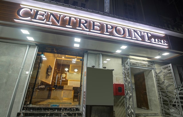 Super Townhouse Centre Point Inn Near Esplanade Metro Station