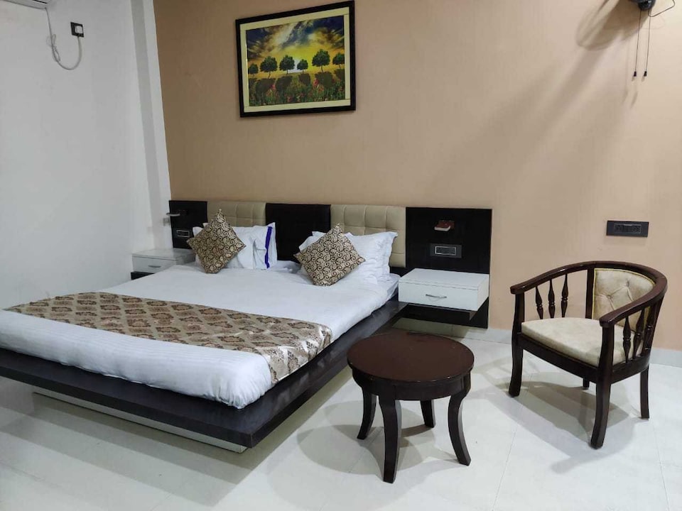 OYO Login Rooms, Nawa, Nawa