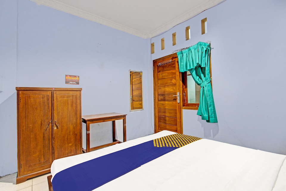 SPOT ON 91356 Hotel Mustika 2 SyariahNearAlun-Alun Blora, Blora, Blora