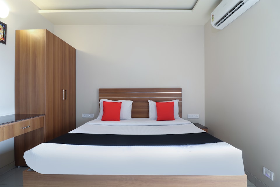 Capital O 11527 Gaurav Residency, Kharadi Pune, Pune