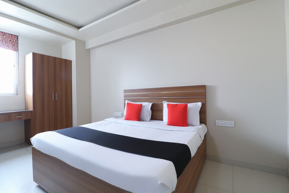 Capital O 11527 Gaurav Residency, Kharadi Pune, Pune