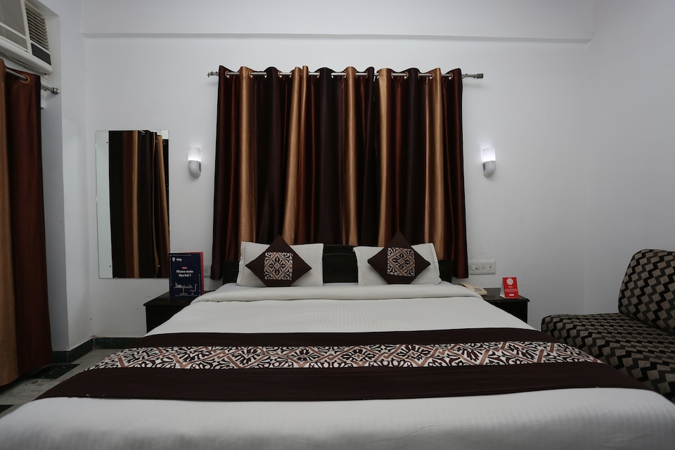 OYO 11539 Hotel Priya, Shilpgram, Agra
