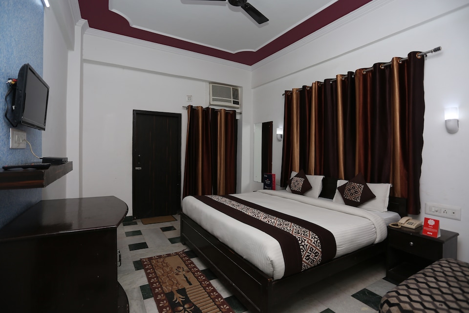 OYO 11539 Hotel Priya, Shilpgram, Agra