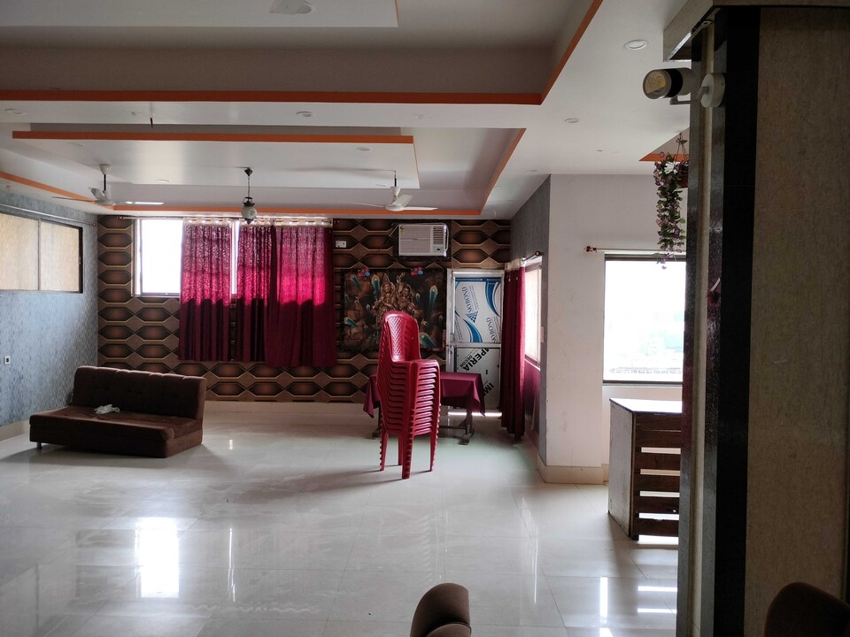 OYO Hotel Rajkiran Palace Deoria, Golghar, Gorakhpur