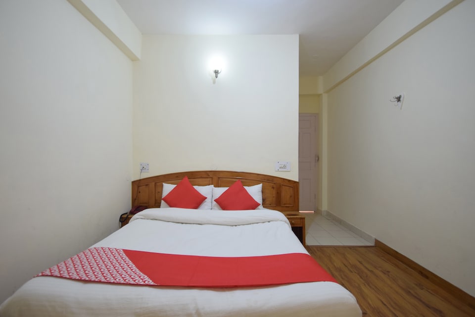 OYO 11552 Hotel Rising Star, Hadimba Temple Road, Manali