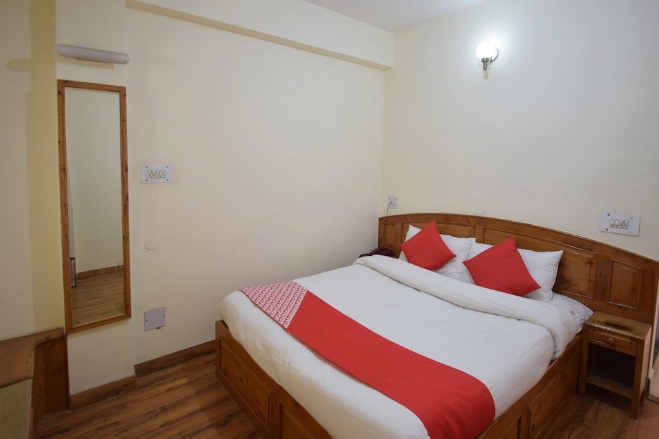 OYO 11552 Hotel Rising Star, Hadimba Temple Road, Manali