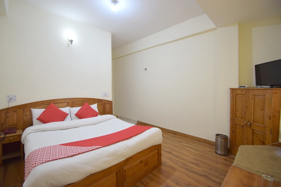 OYO 11552 Hotel Rising Star, Hadimba Temple Road, Manali